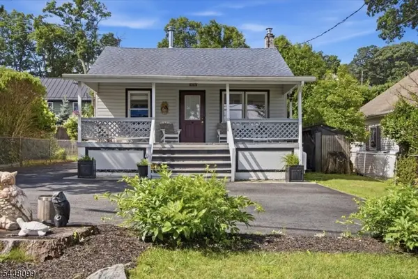 110 Maxim Dr, Hopatcong Boro, NJ 07843