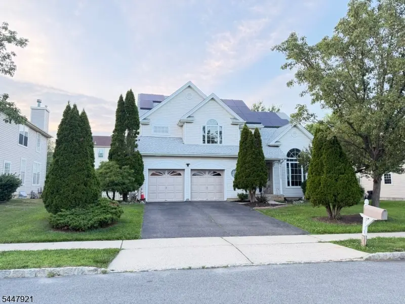 308 Stonehenge Dr, Lopatcong, NJ 08865 - #1
