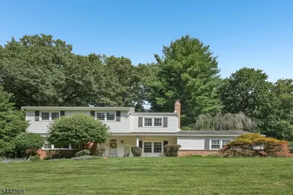 36 Stonefence Rd, Oakland Boro, NJ 07436