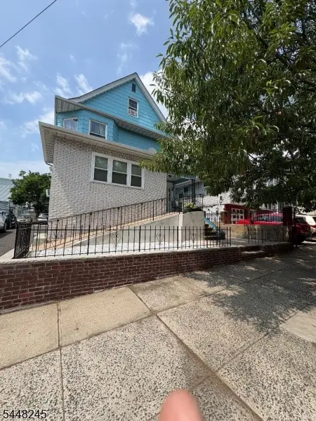 21 Danforth Ave, Jersey City, NJ 07305