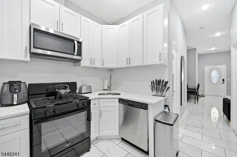 153 Danforth Ave, Jersey City, NJ 07305 - #3