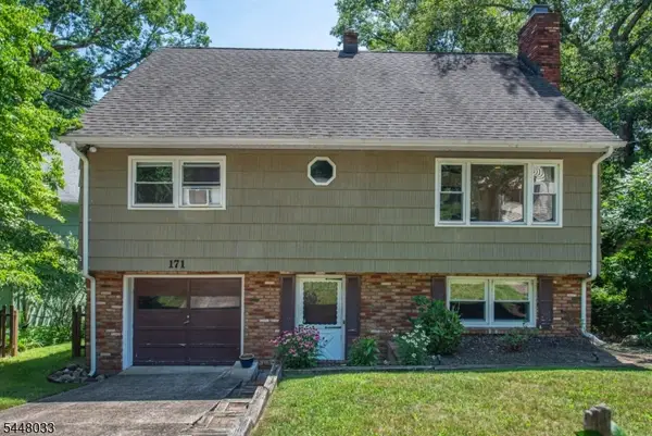 171 Skyline Lake Dr, Ringwood Boro, NJ 07456