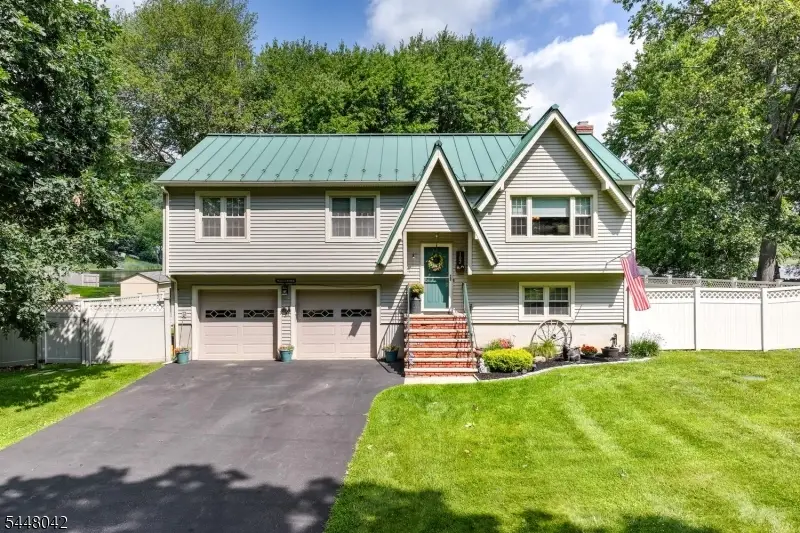 102 Tomahawk Trl, Sparta, NJ 07871 - #1