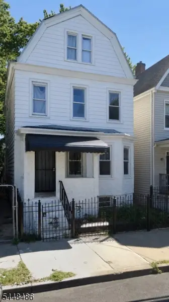 832 S 15th St, Newark City, NJ 07108