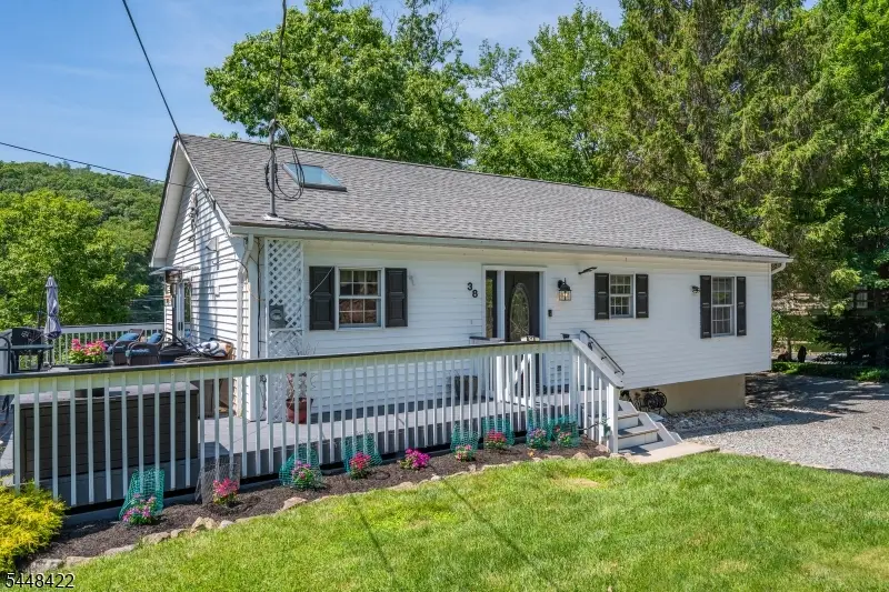 38 Oneida Ave, Hopatcong, NJ 07843 - #1