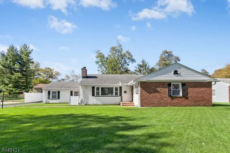 217 Robin Hood Rd, Mountainside, NJ 07092 - #1
