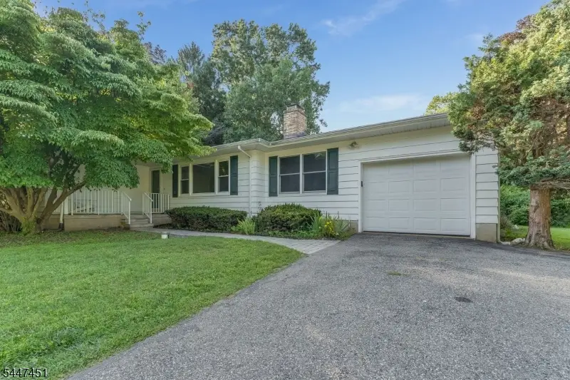 2 Glenway Dr, Raritan, NJ 08822 - #1
