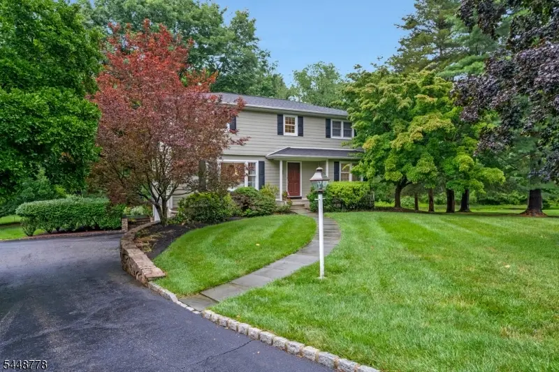 8 Mansfield Ct, Mendham, NJ 07945 - #1