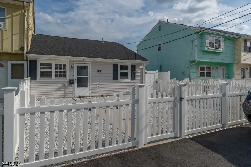 30 Warren St, Carteret, NJ 07008 - #3