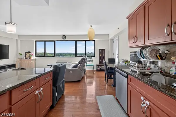 60 Parkway Dr #10C, East Orange City, NJ 07017