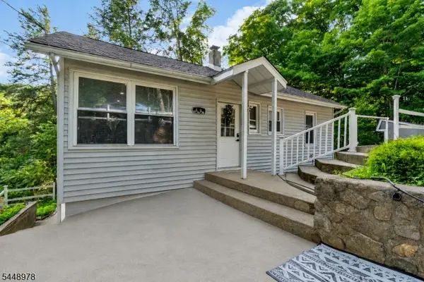 69 Roosevelt Ave, Jefferson Twp., NJ 07438
