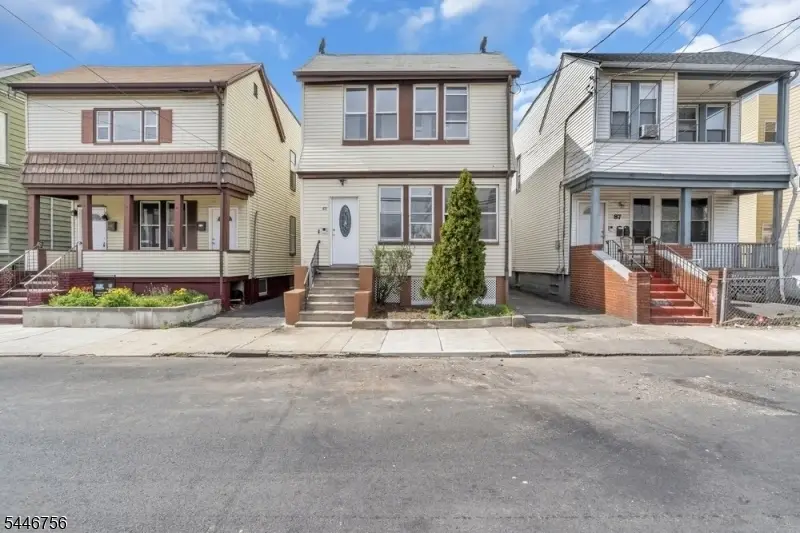 89 Schley St, Newark, NJ 07112 - #1