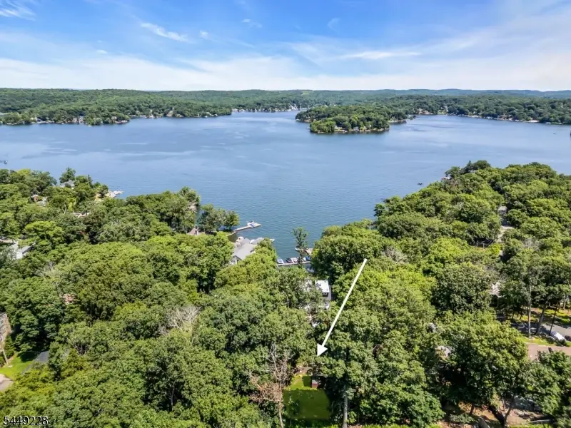 16 Lakeview Rd, Hopatcong, NJ 07843 - #1