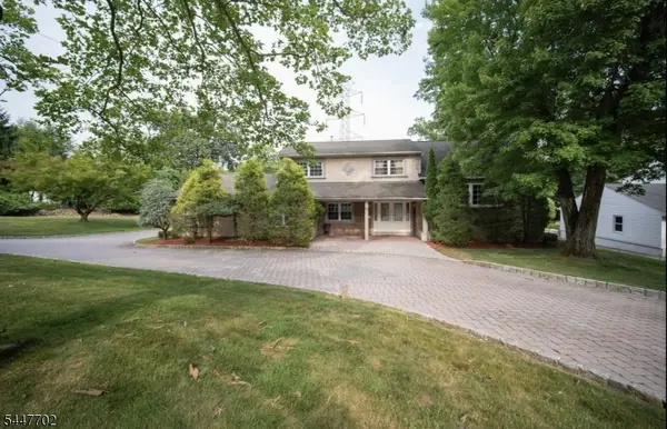 69 Ridge Dr, Livingston Twp., NJ 07039