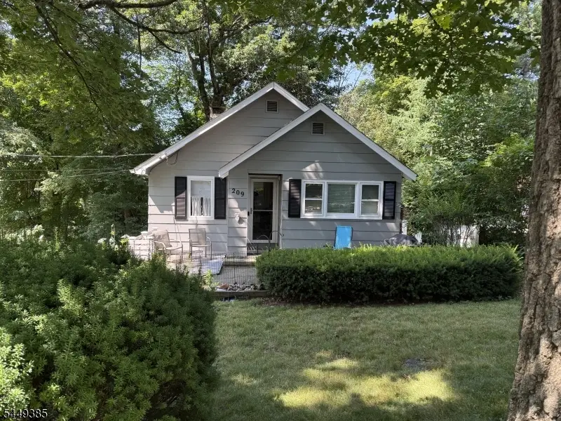 209 Wawayanda Rd, Highland Lakes, NJ 07422 - #1