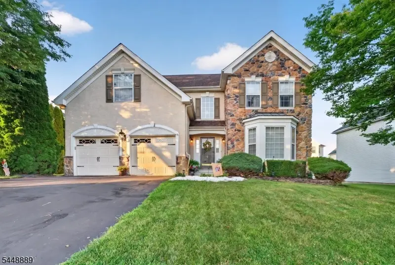 24 Lauren Ln, Lopatcong, NJ 08865 - #1