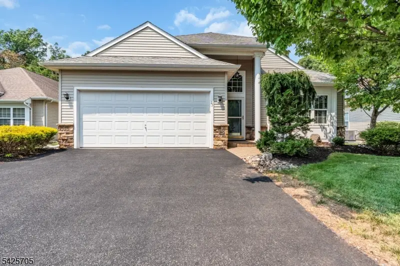 25 Daulton Dr, Franklin, NJ 08873 - #2