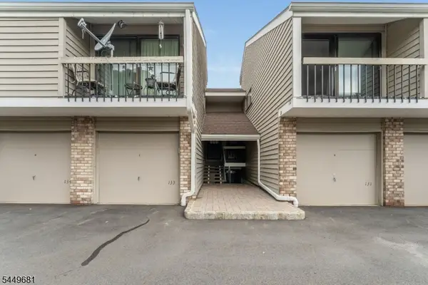 133 Overlook Dr, Union Twp., NJ 08809