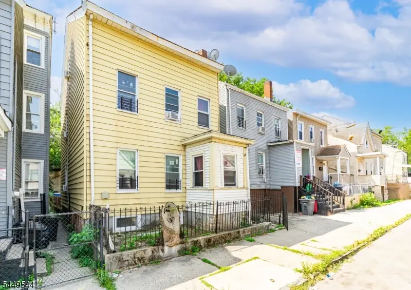 39 Hillman St, Paterson, NJ 07522 - #1