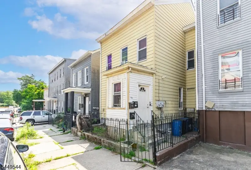 39 Hillman St, Paterson, NJ 07522 - #3