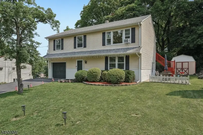 35 Iroquois Ave, Lincoln Park, NJ 07035 - #2