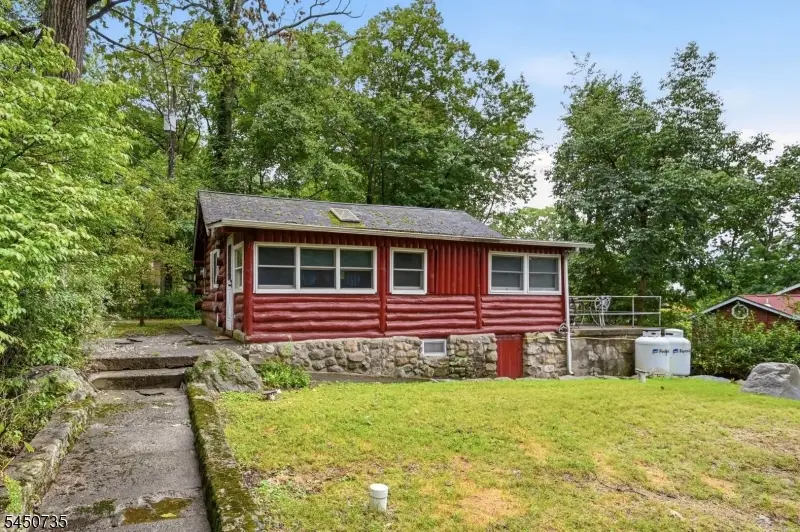 26 Clubhouse Ave, West Milford, NJ 07480 - #2
