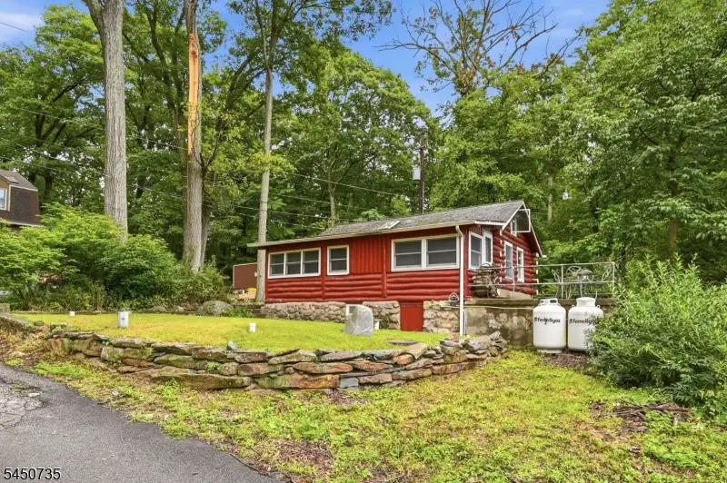 26 Clubhouse Ave, West Milford, NJ 07480 - #3