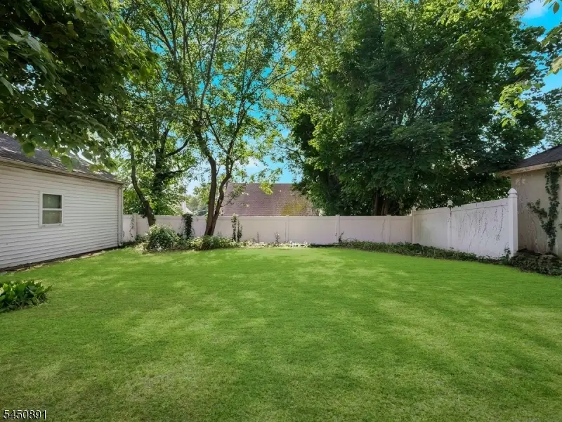 544 Abbott Ave, Ridgefield, NJ 07657 - #3