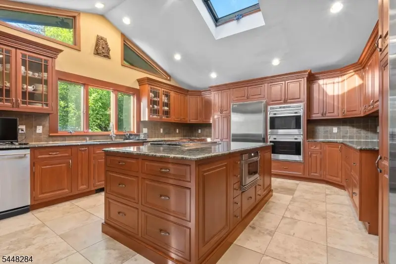 8 Cracco Ln, Wayne, NJ 07470 - #2