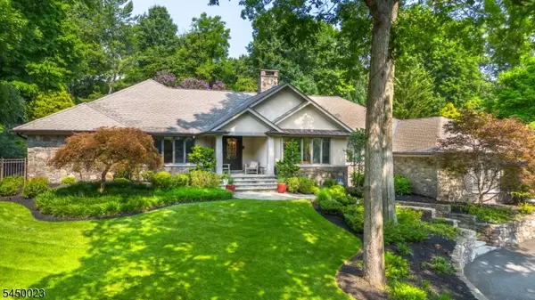 11 Ford Ln, Roseland Boro, NJ 07068