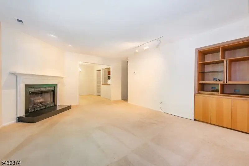 195 Hidden Hollow Ct, Edison, NJ 08820 - #3