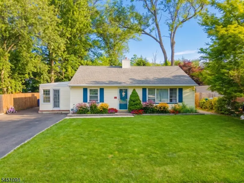 12 Pierrepont Ave, Middlesex, NJ 08846 - #1