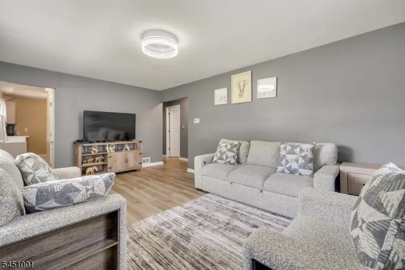 12 Pierrepont Ave, Middlesex, NJ 08846 - #3