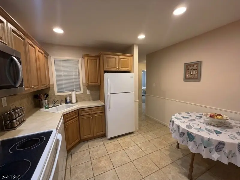 32 Dickinson Ct, Middletown, NJ 07701 - #3