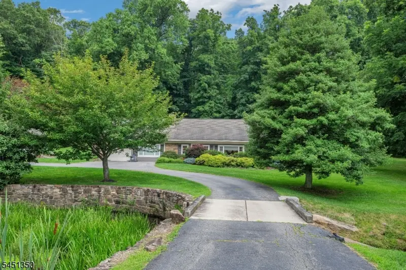 112 E Valley Brook Rd, Long Valley, NJ 07853 - #2