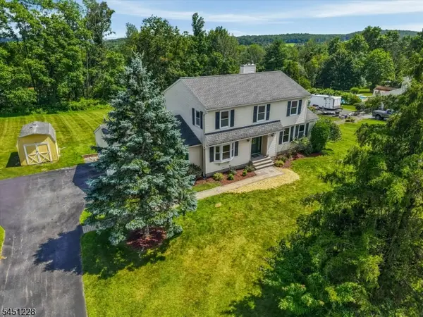 9 North Field Dr, Wantage Twp., NJ 07461