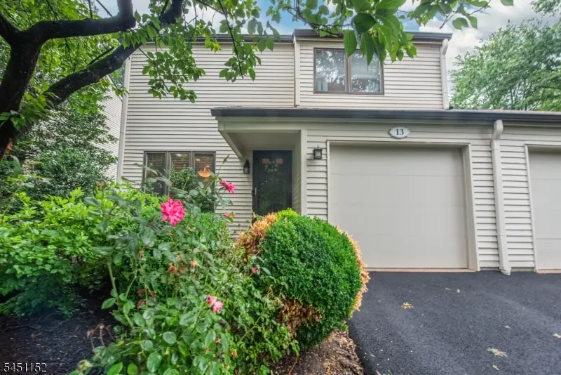 13 Stonegate Dr, Roseland, NJ 07068 - #2