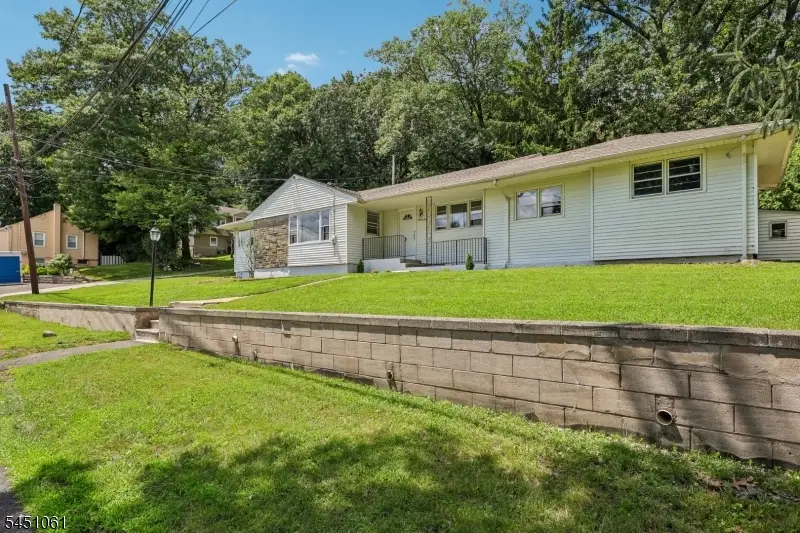 33 Lotz Ave, North Haledon, NJ 07508 - #1