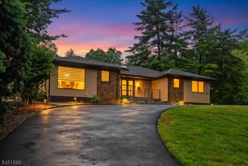 25 N Hillside Ave, Livingston, NJ 07039 - #2