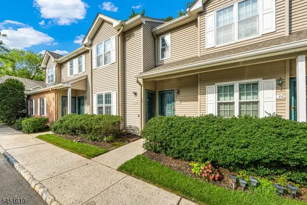 20 Mulford Ct, Roseland Boro, NJ 07068
