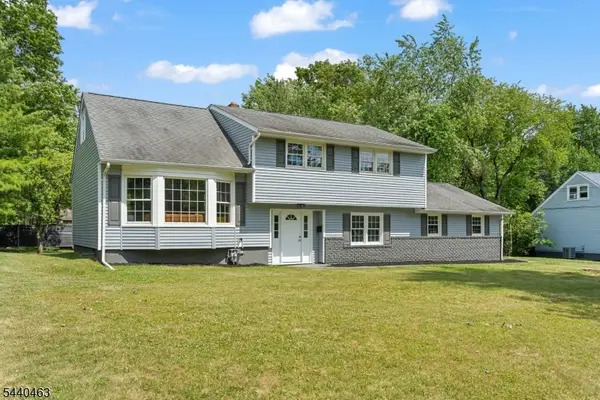 8 Crest Dr, Bridgewater Twp., NJ 08805