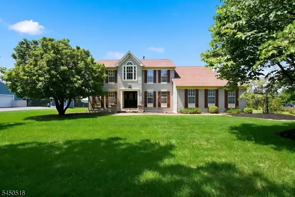 17 Bacorn Rd, Raritan Twp., NJ 08822