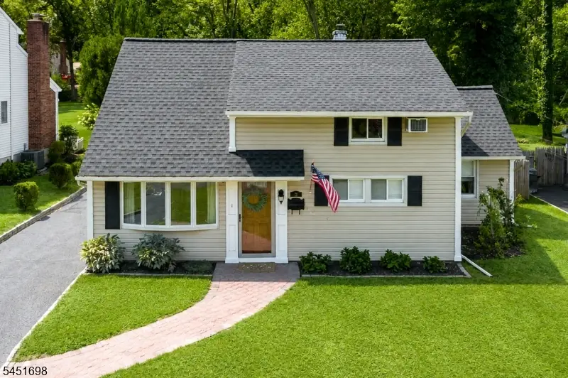 52 Delmore Ave, Berkeley Heights, NJ 07922 - #1