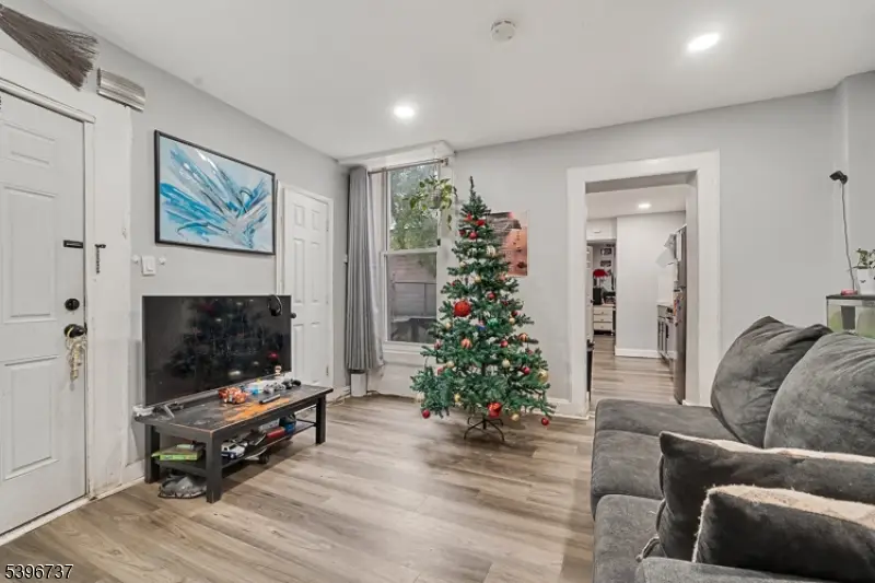 14 Crown St, Watsessing, NJ 07003 - #3