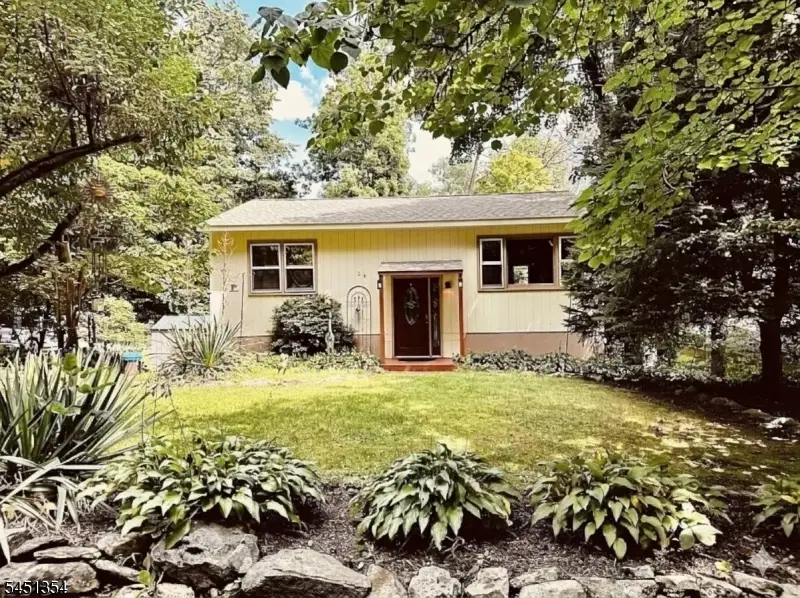 24 W Shore Dr, Vernon, NJ 07462 - #1