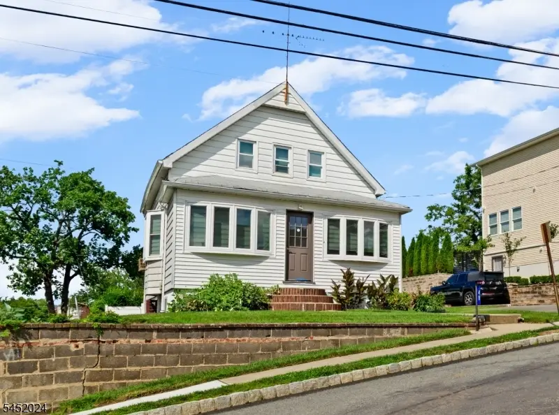 48 Cedarhurst Ave, Woodland Park, NJ 07424 - #1