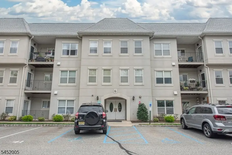 607 Brittany Dr, Wayne, NJ 07470 - #1