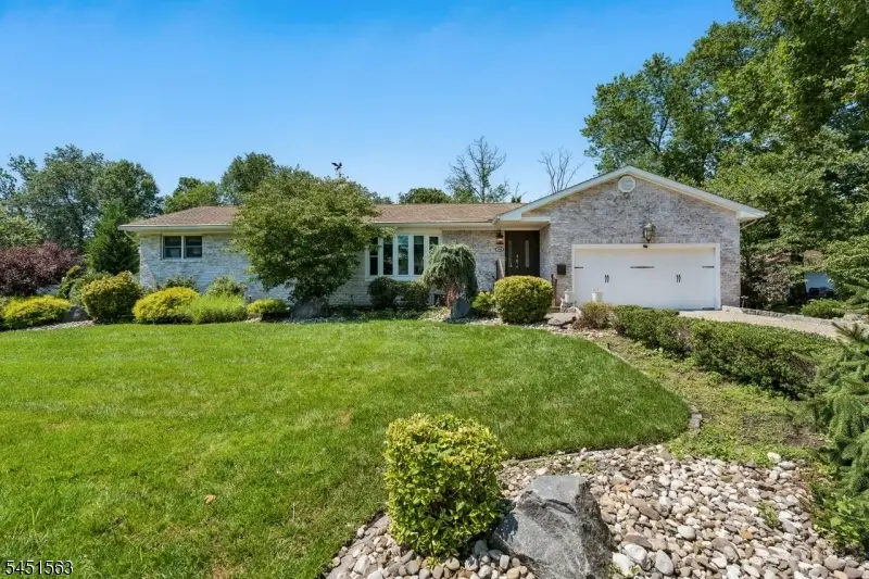 196 Hawthorne Dr, Clark, NJ 07066 - #1
