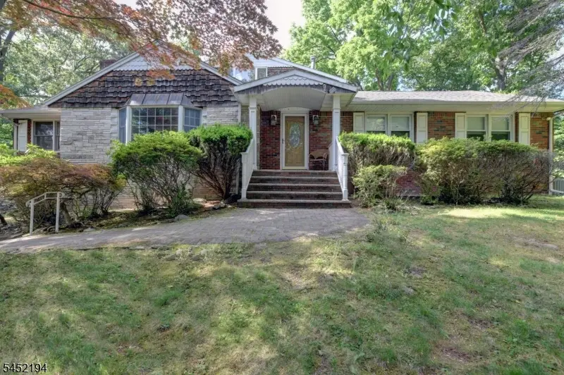 34 Knoll Rd, Wayne, NJ 07470 - #1