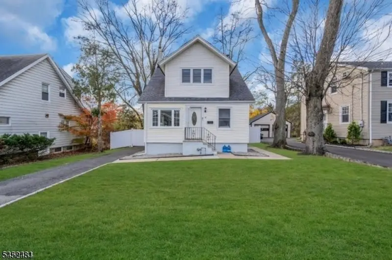 18 Belle Terre Rd, Pleasantdale, NJ 07052 - #1